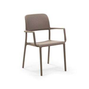 Mobilier extérieur : Chaise confort pour une terrasse de restaurant